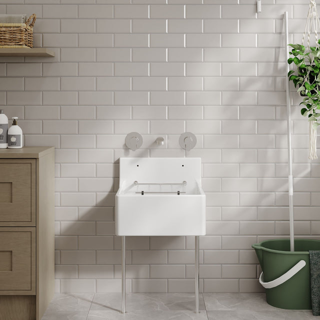 Nuie Fireclay Single Bowl Traditional Cleaner Sink With Grid, Legs, Wall Bracket And Backsplash – 455 x 362mm, 515 x 382mm & 595 x 450mm